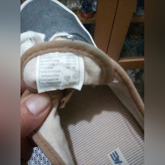 American Eagle Sneakers - Picture 8 of 15